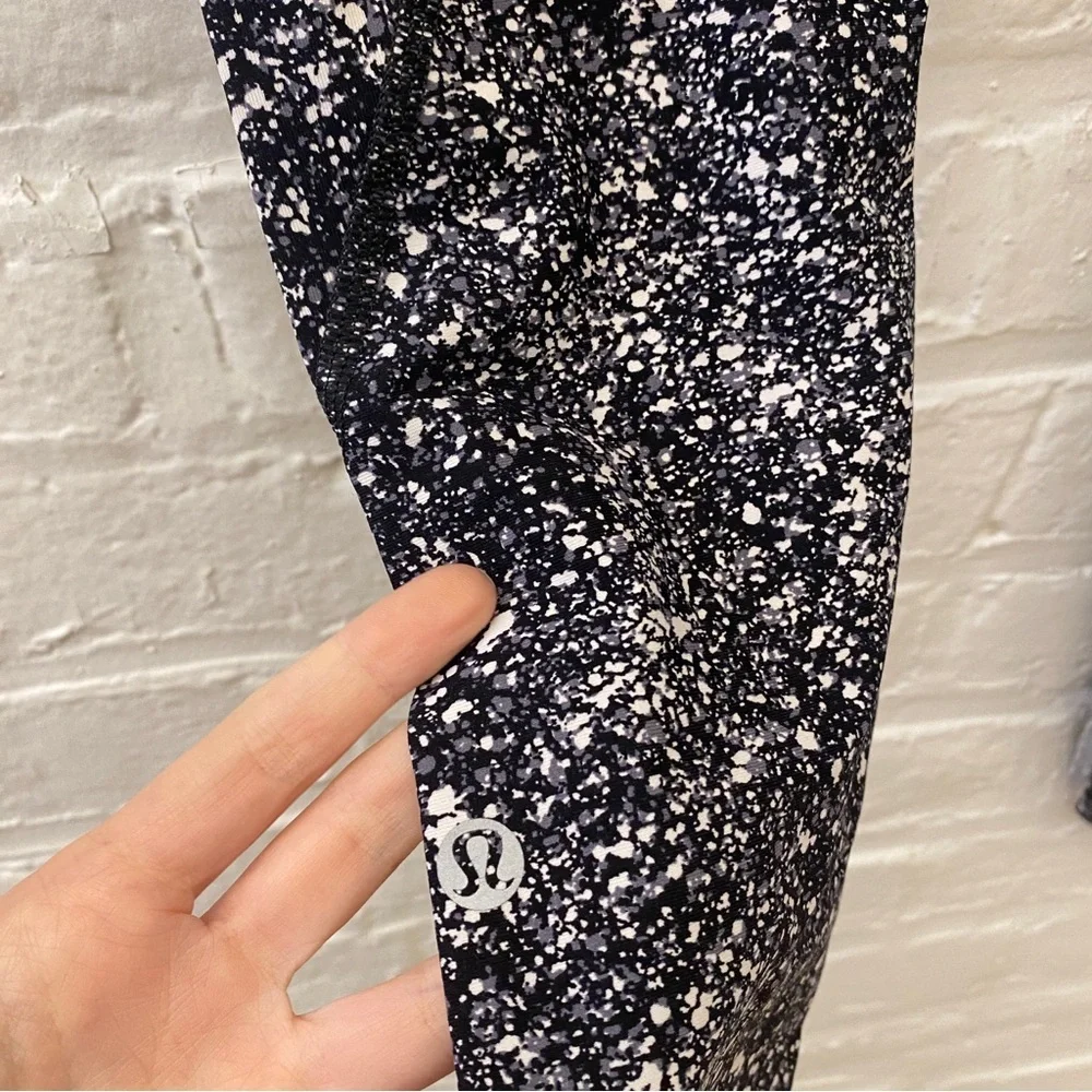 Lululemon || Tight Stuff Tight II Splatter White Black‎ Scalloped 6